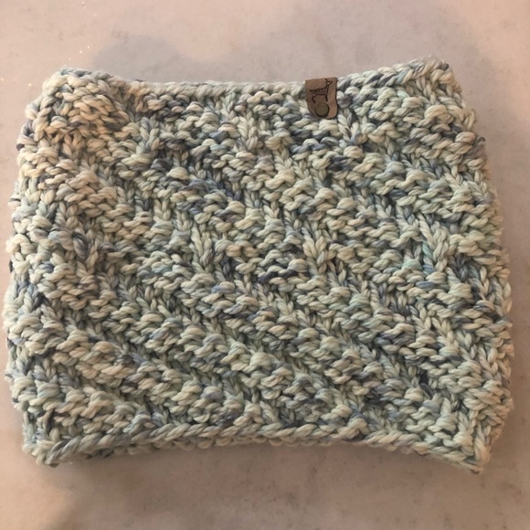 💨 Lux Wool Hand Knit Cowl - Picture 2 of 3
